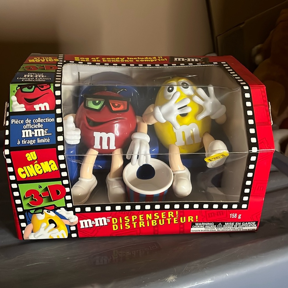 😄Vintage 90’s M&M dispensary with box